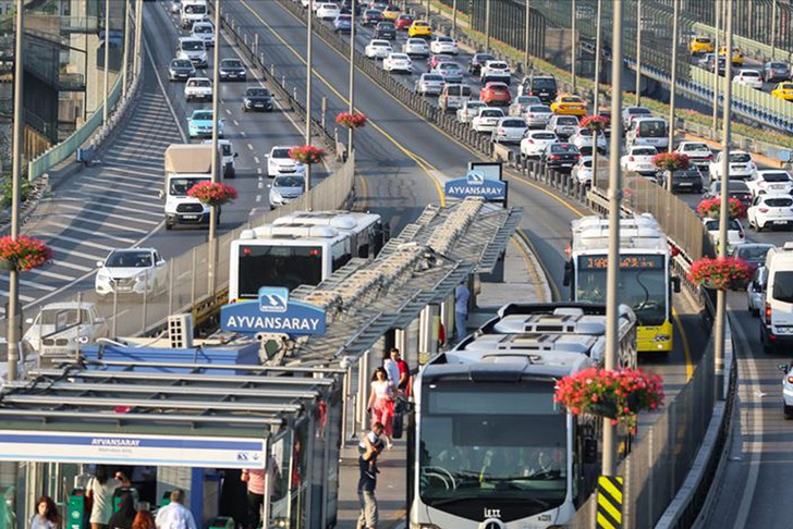 İBB'den yılbaşı tarifesi! Ulaşım &uuml;cretsiz, seferler artırıldı