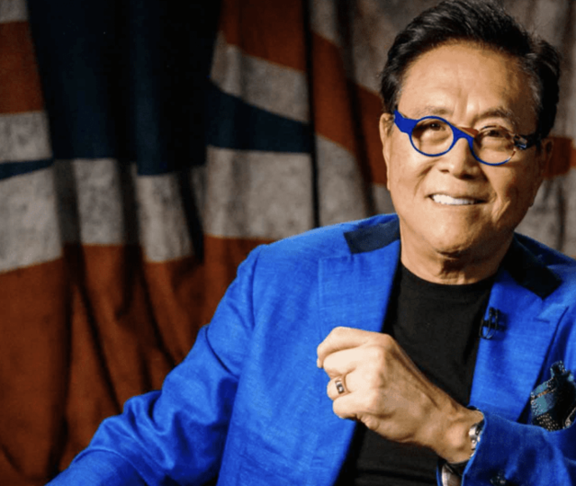 Amerikalı &Uuml;nl&uuml; Yazar A&ccedil;ıkladı: "G&uuml;m&uuml;ş&uuml; Seviyorum Ama B&uuml;y&uuml;k Bir D&uuml;ş&uuml;ş Kapıda.."