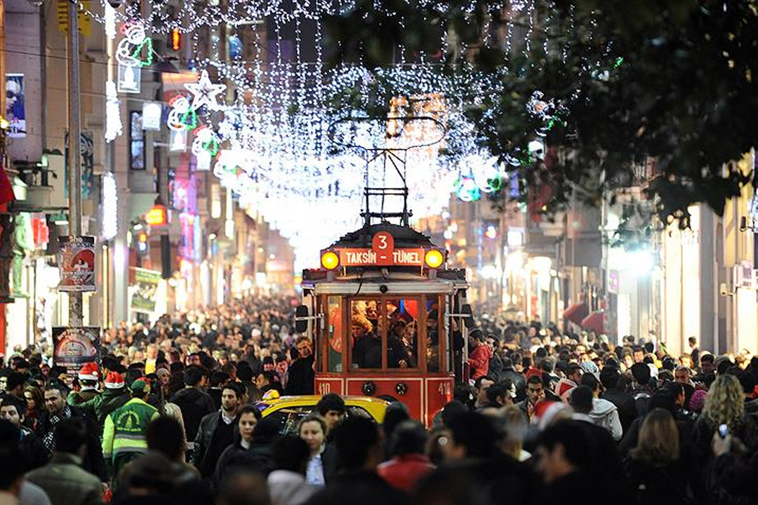 İstanbul Valiliği yılbaşı gecesi uygulanacak tedbirleri a&ccedil;ıkladı