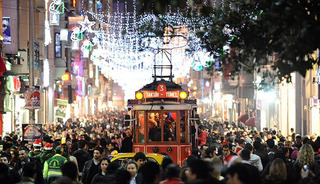 İstanbul Valiliği yılbaşı gecesi uygulanacak tedbirleri a&ccedil;ıkladı