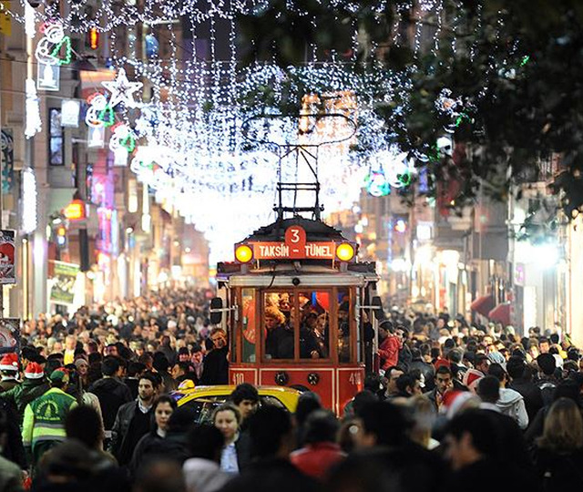 İstanbul Valiliği yılbaşı gecesi uygulanacak tedbirleri a&ccedil;ıkladı