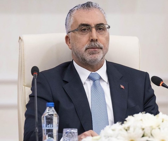 Bakan Işıkhan'dan iş g&uuml;c&uuml; yorumu! "&Uuml;lkemizin g&uuml;&ccedil;l&uuml; geleceğini inşa edeceğiz"