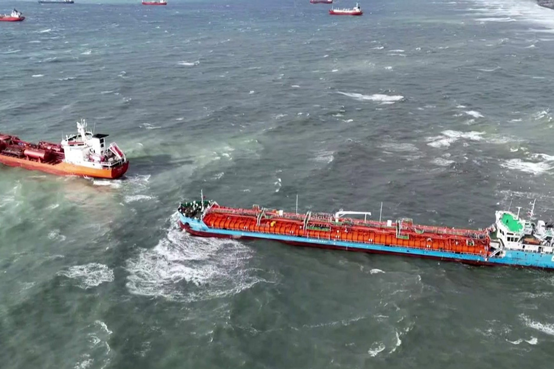 Bakırk&ouml;y a&ccedil;ıklarında iki tankerde acil durum &ccedil;ağrısı! Ekipler sevk edildi