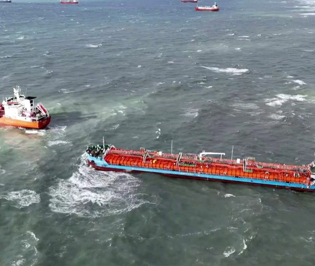 Bakırk&ouml;y a&ccedil;ıklarında iki tankerde acil durum &ccedil;ağrısı! Ekipler sevk edildi