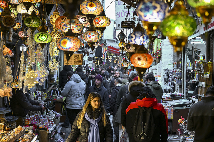 İstanbul'da yılbaşı &ouml;ncesi alışveriş hareketliliği yaşanıyor
