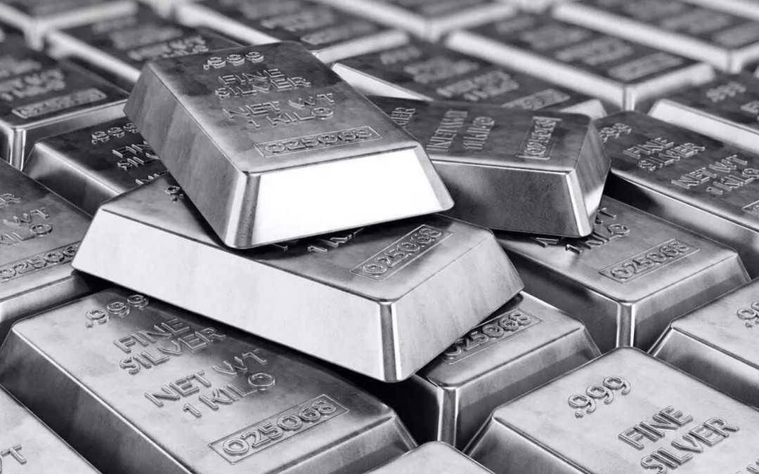 G&uuml;m&uuml;ş&uuml;n tahtı sallanıyor! Sert d&uuml;şt&uuml;