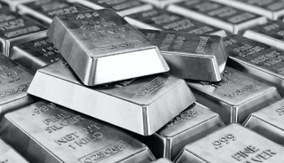 G&uuml;m&uuml;ş&uuml;n tahtı sallanıyor! Sert d&uuml;şt&uuml;