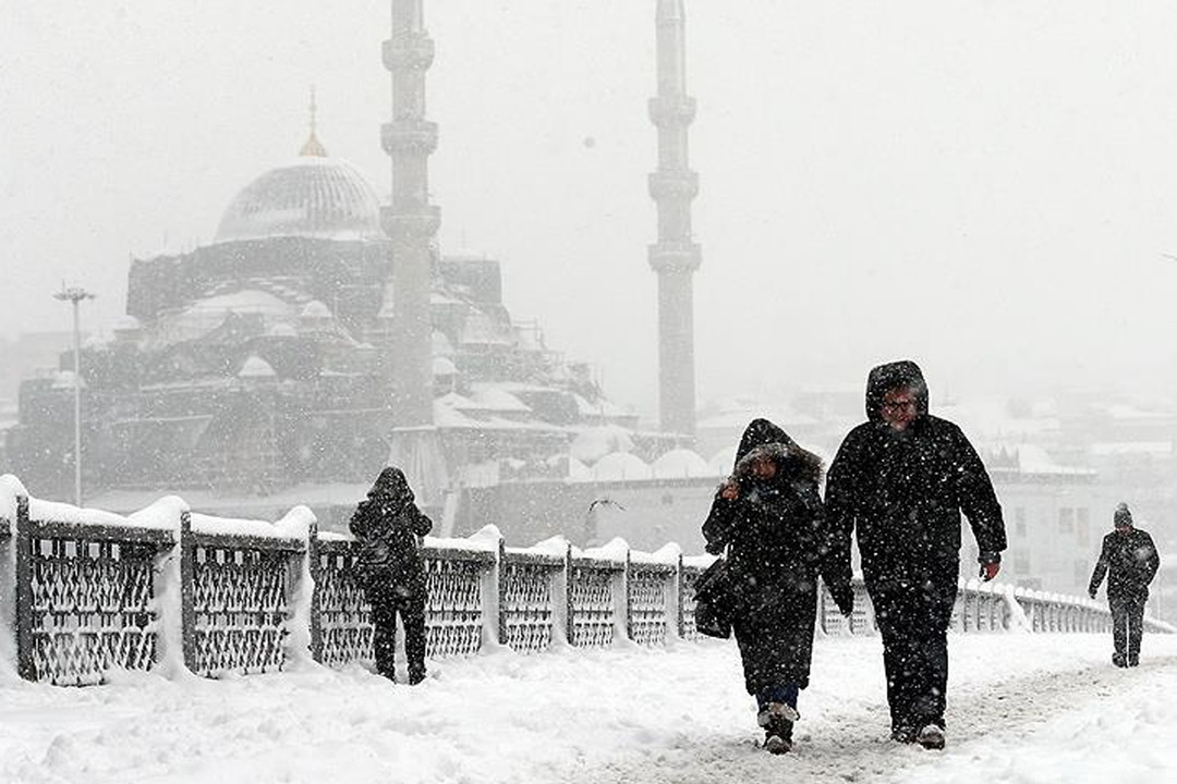 İstanbul Valiliği'nden kar yağışı uyarısı! Hangi il&ccedil;eler etkilenecek?