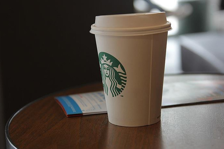 Ge&ccedil;tiğimiz yıl y&uuml;zde 15 y&uuml;kseltmişti! Dev kahve zincirinden T&uuml;rkiye fiyatlarına yeni zam kararı 