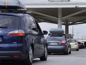 Yabancı plakalı ara&ccedil;lara g&uuml;mr&uuml;k freni: &Ouml;demede yeni d&uuml;zene ge&ccedil;ildi