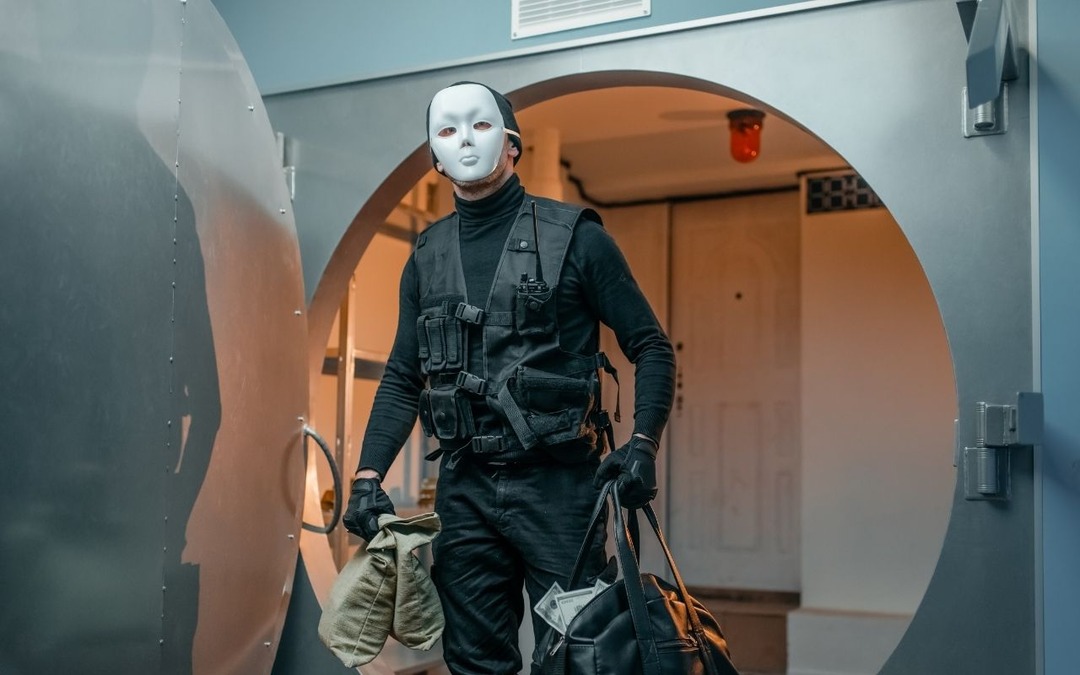 Kasalar patlatıldı! 100 milyon euroluk soygun