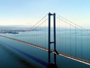 Otoyol ve k&ouml;pr&uuml;lerde 1 milyardan fazla ara&ccedil; ge&ccedil;işi oldu