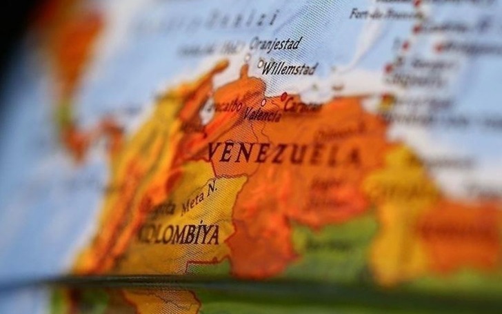 Venezuela'da başkanlık sarayı &ccedil;evresinde silah sesleri duyuldu