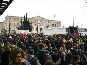 &Ccedil;ift&ccedil;ilerden sonra sıra pazar esnafında: Yunanistan'da grev b&uuml;y&uuml;yor
