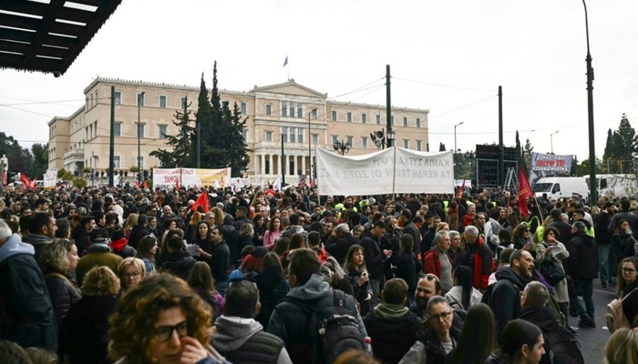 &Ccedil;ift&ccedil;ilerden sonra sıra pazar esnafında: Yunanistan'da grev b&uuml;y&uuml;yor