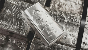 Rekorların ardından g&uuml;m&uuml;ş i&ccedil;in dev banka beklentisini revize etti