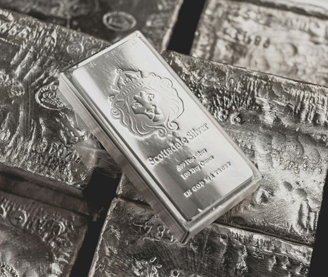 Rekorların ardından g&uuml;m&uuml;ş i&ccedil;in dev banka beklentisini revize etti