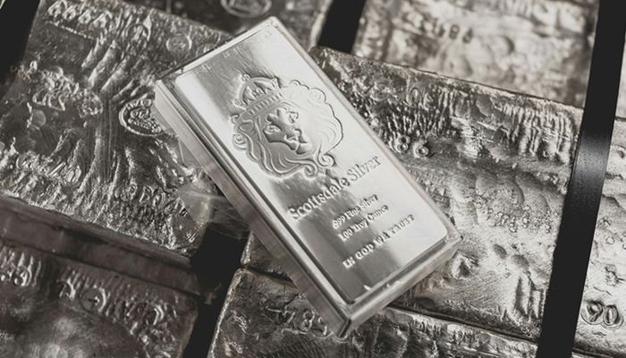 Rekorların ardından g&uuml;m&uuml;ş i&ccedil;in dev banka beklentisini revize etti