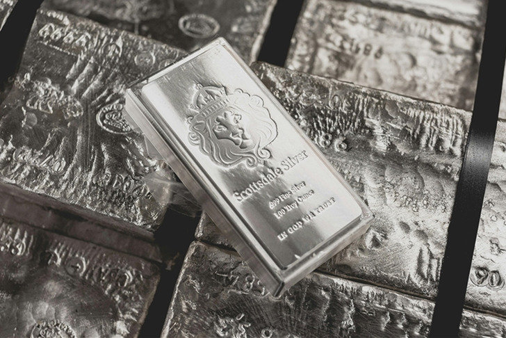 Rekorların ardından g&uuml;m&uuml;ş i&ccedil;in dev banka beklentisini revize etti