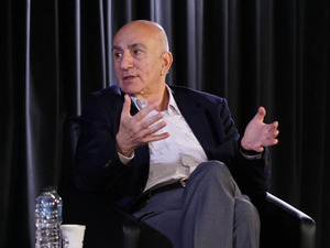 Altın, petrol, enflasyon&hellip; Mahfi Eğilmez'den dikkat &ccedil;eken 2026 uyarısı: "İki kere d&uuml;ş&uuml;n&uuml;n"