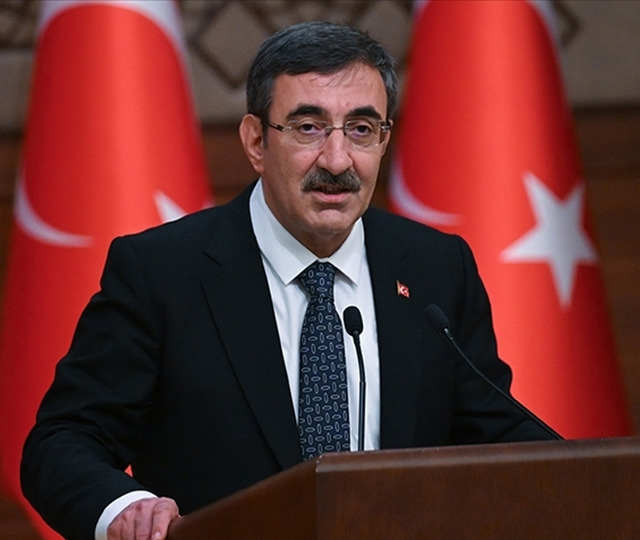 Yılmaz "Enflasyonu &ccedil;ok hızlı d&uuml;ş&uuml;r&uuml;r&uuml;z ama..." diyerek a&ccedil;ıkladı