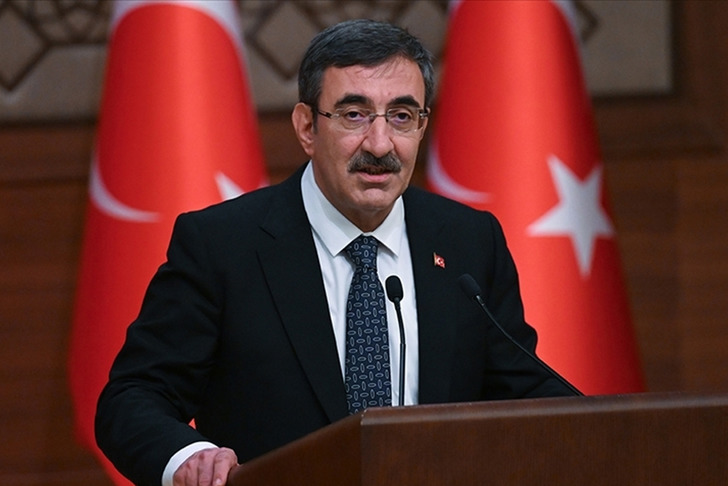 Cumhurbaşkanı Yardımcısı Yılmaz "Enflasyonu &ccedil;ok hızlı d&uuml;ş&uuml;r&uuml;r&uuml;z ama..." diyerek a&ccedil;ıkladı! "Maliyeti b&uuml;y&uuml;k olur"