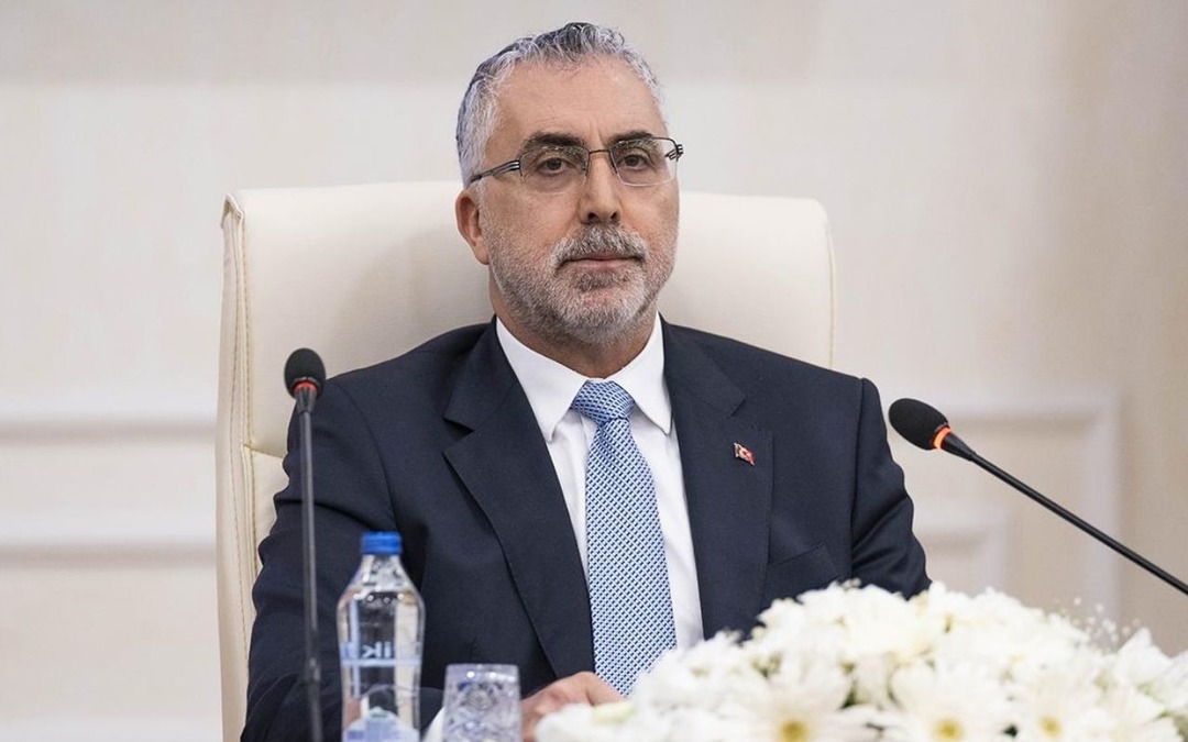 Bakan Işıkhan "Emeklilere ve ailelerine hayırlı olsun"