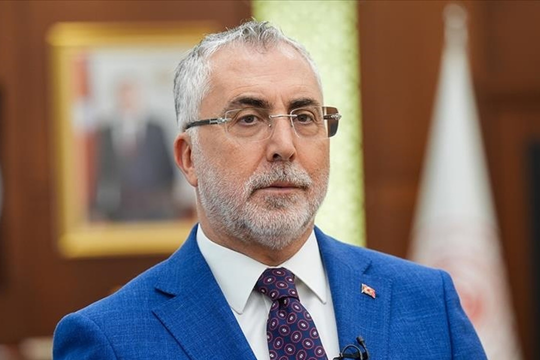 Uzun s&uuml;redir konuşuluyordu! Bakan Işıkhan a&ccedil;ıkladı: Uzaktan ve yarı zamanlı &ccedil;alışma d&uuml;zenlemesinde son aşama