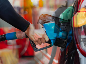 İndirimin ardından zam geliyor! Akaryakıt tabelası değişiyor (11 Ocak 2026 g&uuml;ncel LPG, motorin, benzin fiyatları)