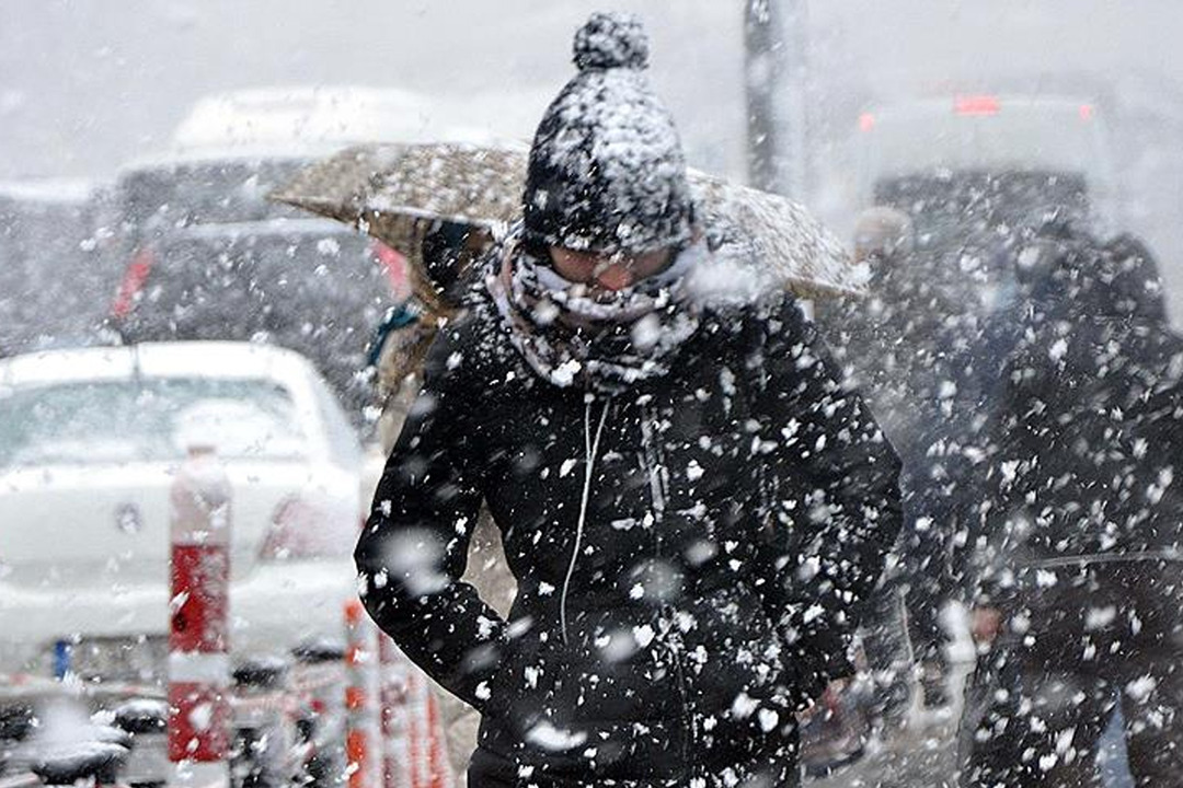 İstanbul'da kar yağışı başlıyor! Meteoroloji'den 68 il i&ccedil;in uyarı