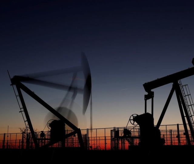 OPEC'in g&uuml;nl&uuml;k ham petrol &uuml;retimi ocakta 135 bin varil azaldı