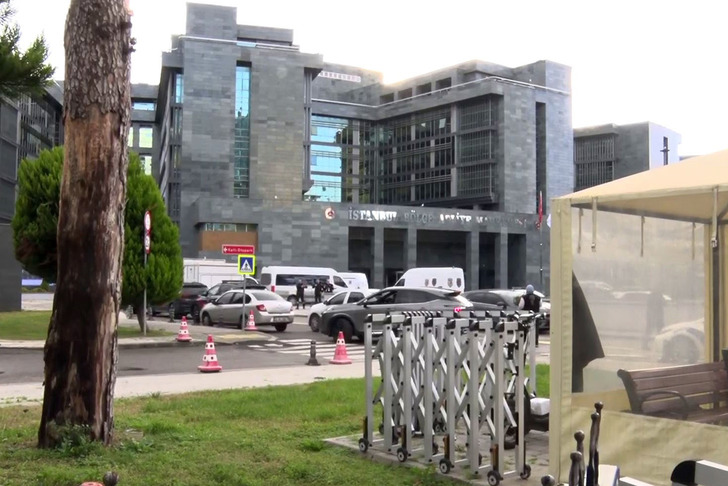 Adliyede silahlı saldırı! Savcı, kadın hakimi yaraladı