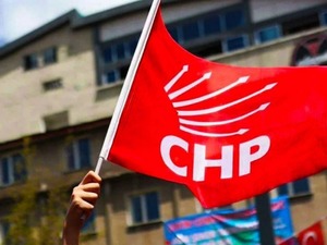 CHP'de "kurultay" sancısı s&uuml;r&uuml;yor: İmamoğlu davası ertelendi