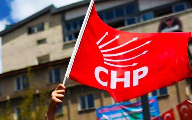 CHP'de "kurultay" sancısı s&uuml;r&uuml;yor: İmamoğlu davası ertelendi