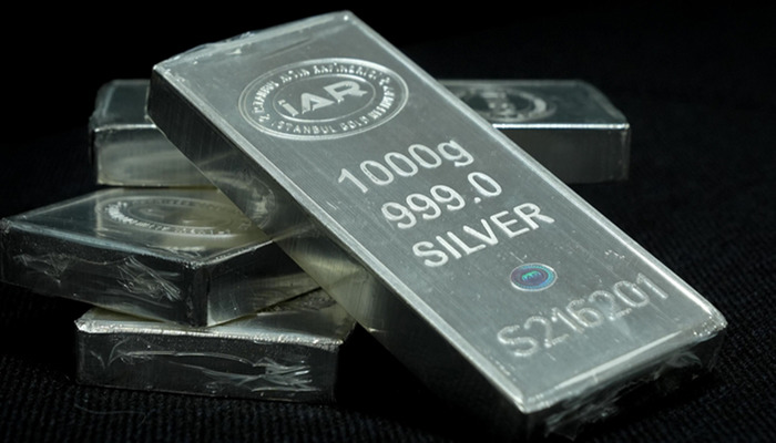 Rekor &uuml;st&uuml;ne rekor kıran g&uuml;m&uuml;ş sert d&uuml;şt&uuml;