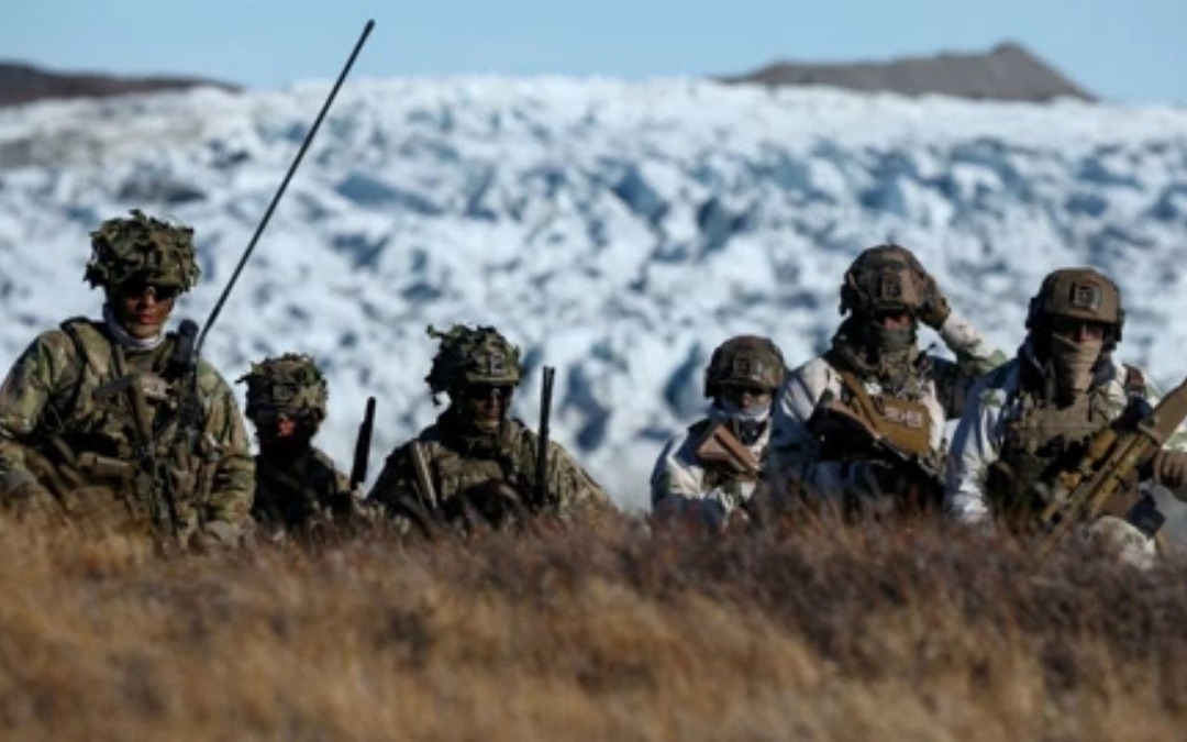 Avrupa'dan Gr&ouml;nland'a askeri kalkan: &Uuml;&ccedil; &uuml;lke asker g&ouml;nderiyor