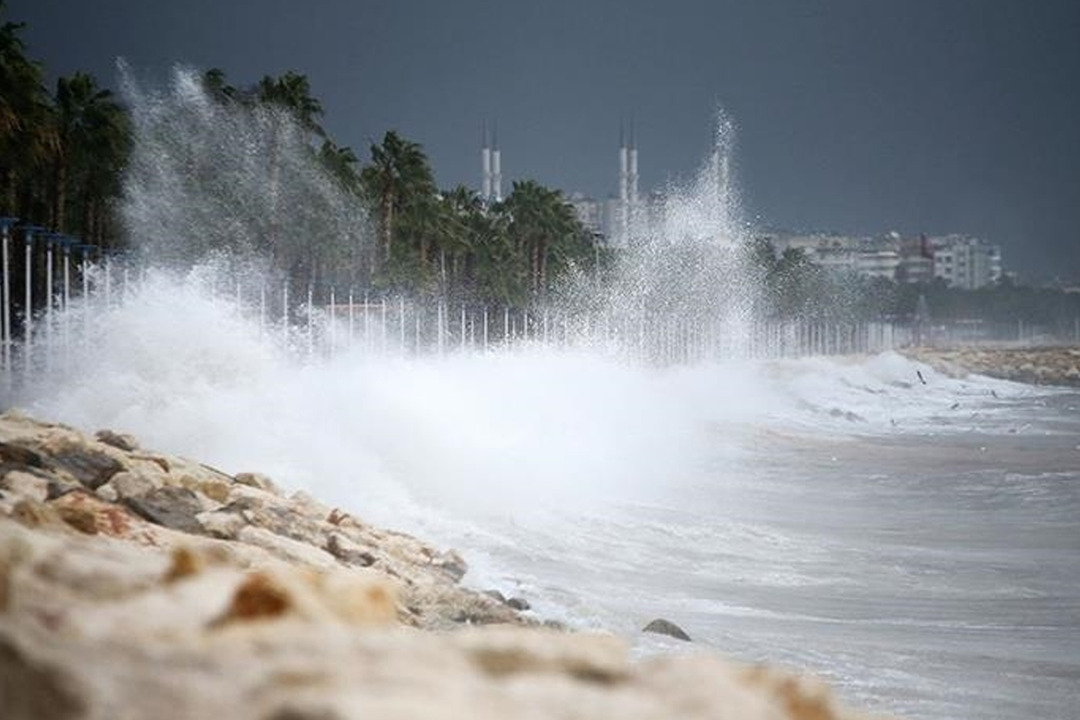 İstanbul Valiliğinden fırtına uyarısı