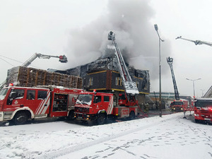 Tuzla'da fabrikada &ccedil;ıkan yangın s&ouml;nd&uuml;r&uuml;ld&uuml;