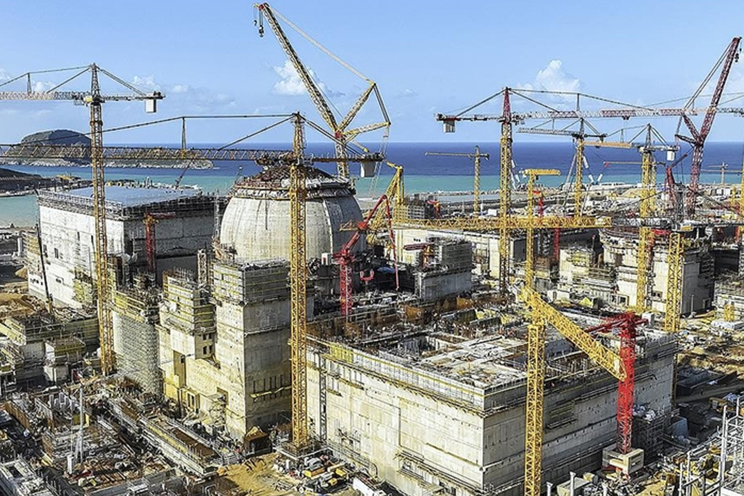 Rosatom Genel M&uuml;d&uuml;r&uuml; Likhachev, Enerji Bakanı Bayraktar ile Akkuyu NGS sahasını ziyaret etti