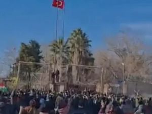 T&uuml;rk bayrağına hain saldırı! Ankara'dan peş peşe a&ccedil;ıklamalar