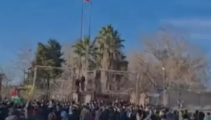 T&uuml;rk bayrağına hain saldırı! Duran ve &Ccedil;elik'ten peş peşe a&ccedil;ıklamalar