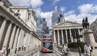 İngiltere'de yıllık enflasyon beklentilerin &uuml;zerinde 