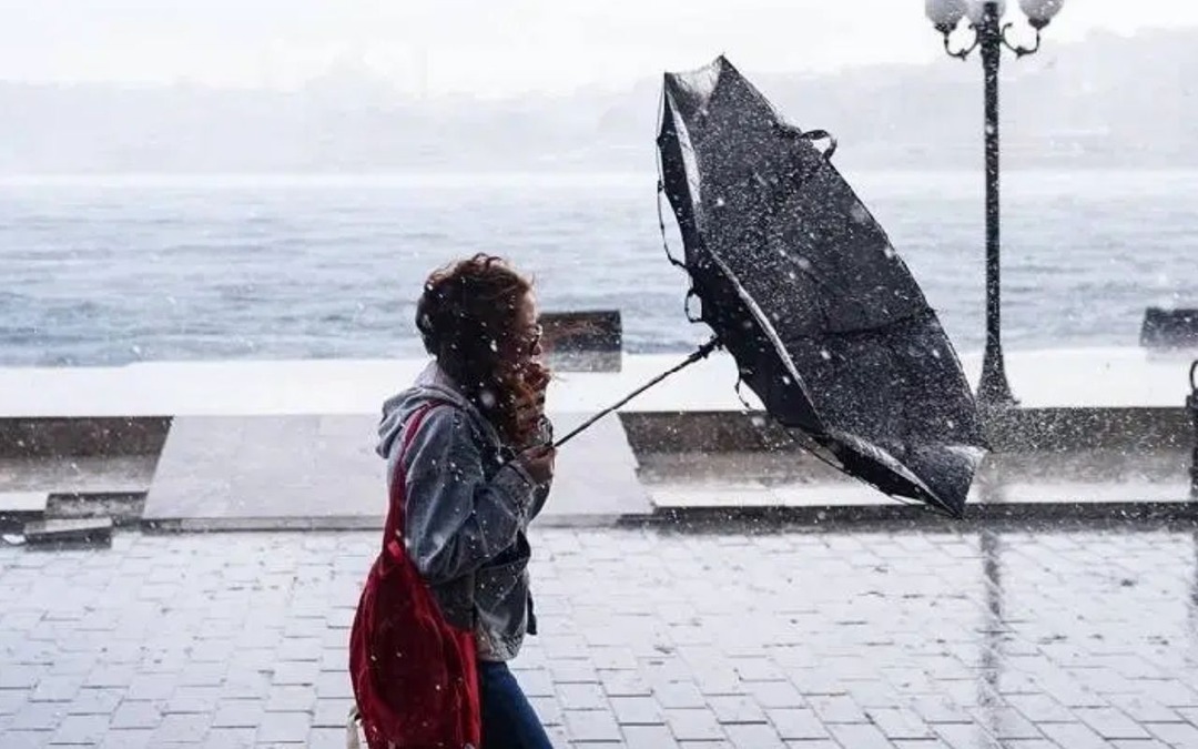 Akdeniz'de fırtına, Ege ve Karadeniz'de kuvvetli r&uuml;zgar uyarısı