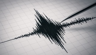 Endonezya'da 5,7 büyüklüğünde deprem