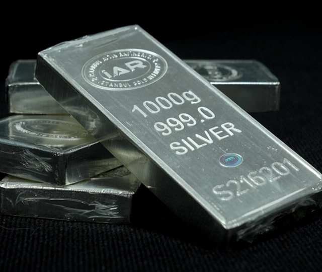 Rekordan rekora koşuyordu! G&uuml;m&uuml;ş i&ccedil;in dev bankadan &ccedil;arpıcı uyarı