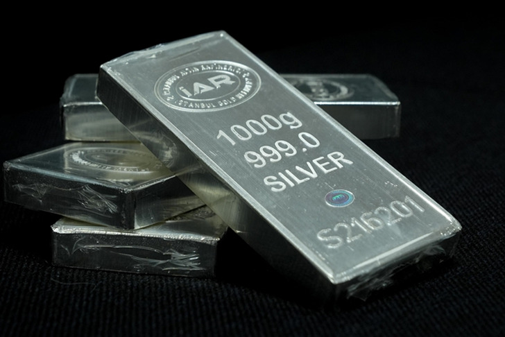 Rekordan rekora koşuyordu! G&uuml;m&uuml;ş fiyatları i&ccedil;in dev bankadan dikkat &ccedil;eken uyarı: "Sert dalgalanma olabilir"