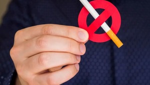 Sigaralar kasa arkasından kalkacak: O alanlarda t&uuml;ketim yasaklanıyor!