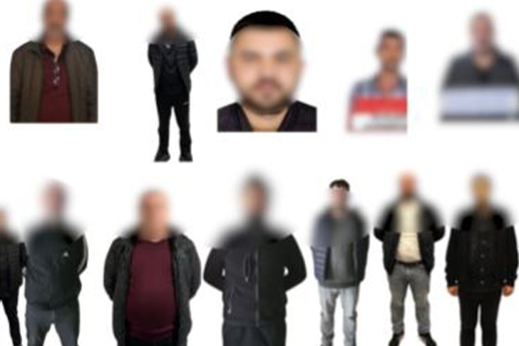 Kırmızı b&uuml;ltenle aranıyorlardı! Bakan Yerlikaya duyurdu: 13 su&ccedil;lu T&uuml;rkiye'ye getirildi