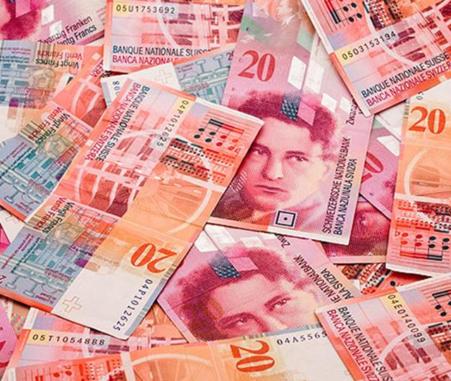 Altın ve g&uuml;m&uuml;ş&uuml;n izinden gitti! İsvi&ccedil;re frangı 11 yılın zirvesinde: Piyasada endişe yarattı