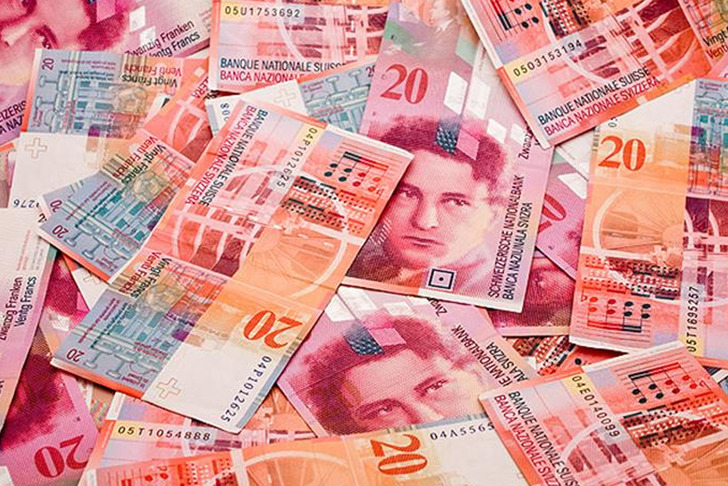 Altın ve g&uuml;m&uuml;ş&uuml;n izinden gitti! İsvi&ccedil;re frangı 11 yılın zirvesinde: Piyasada endişe yarattı